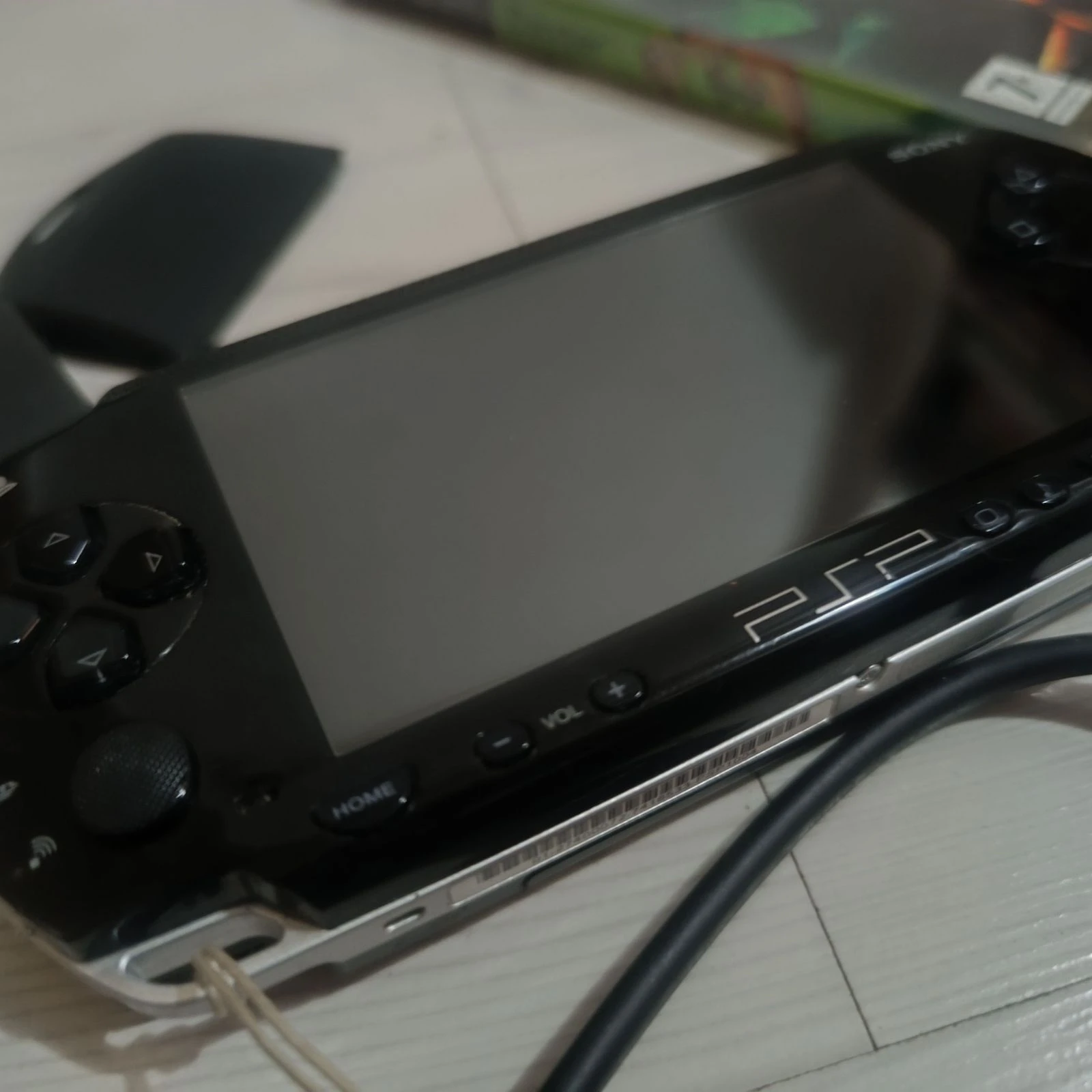 Pack Sony PSP + étui rigide + chargeur d'origine + carte 2 Go + 5 jeux – photo 12